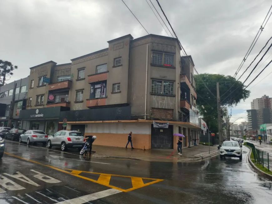Sala Comercial à Venda no Novo Mundo, Curitiba - Ótima Localização!