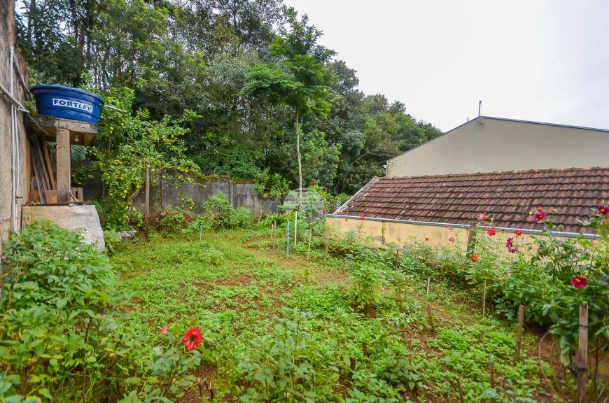 Imóvel para venda tem 130 metros quadrados em Santa Cândida - Curitiba - PR