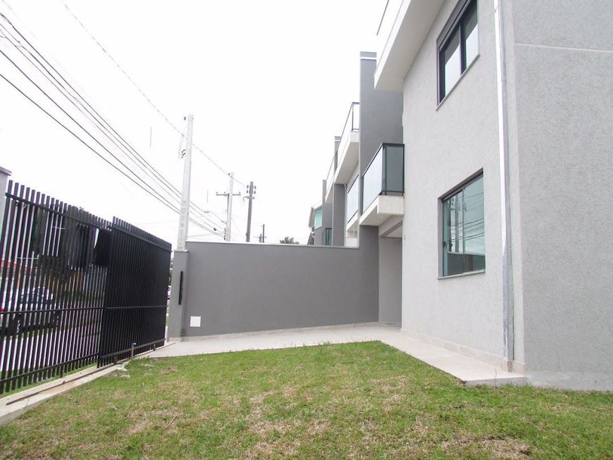 Sobrado 3 Dormitórios, 1 Suíte, 153 m², à venda por R$ 645.00 - Boqueirão, Curitiba (PR)