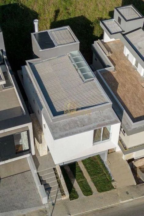 Casa com 3 dormitórios no Campo Comprido