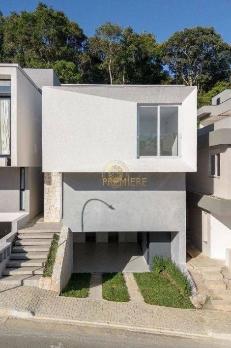 Casa com 3 dormitórios no Campo Comprido