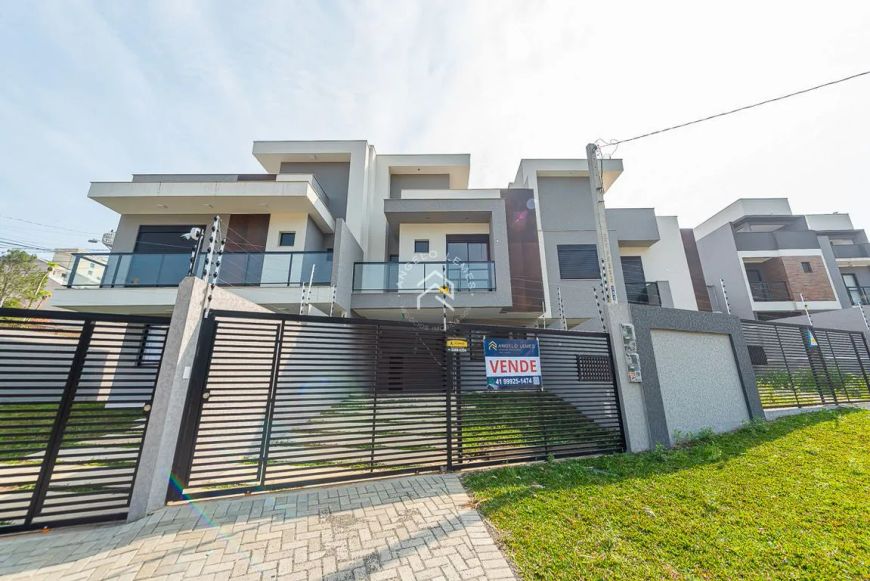 Sobrado Triplex com Terraço e 144m² no Bairro Uberaba
