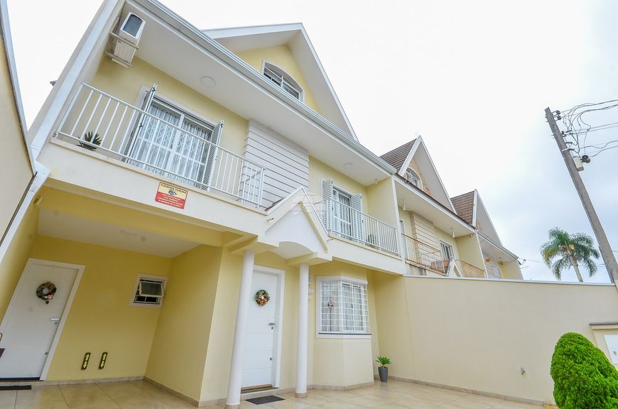 Sobrado triplex para venda com 3 quartos em Tarumã - Curitiba - PR