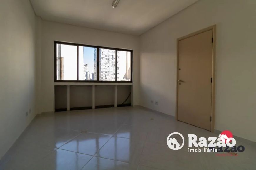 Imovel comercial com 83 m² no Centro