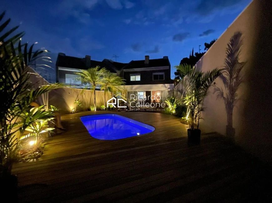 Casa Triplex Alto Padrão no Bairro Ecoville – 247m² Privativos