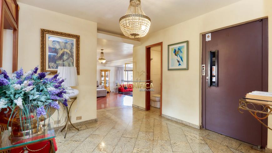 Apartamento em frente ao Clube Curitibano no Água Verde!