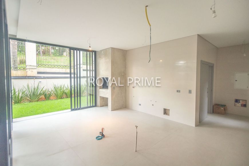 Casa de Alto Padrão em Condomínio Clube com Quintal e 3 suítes à venda, 307 m² - Santa Felicidade -