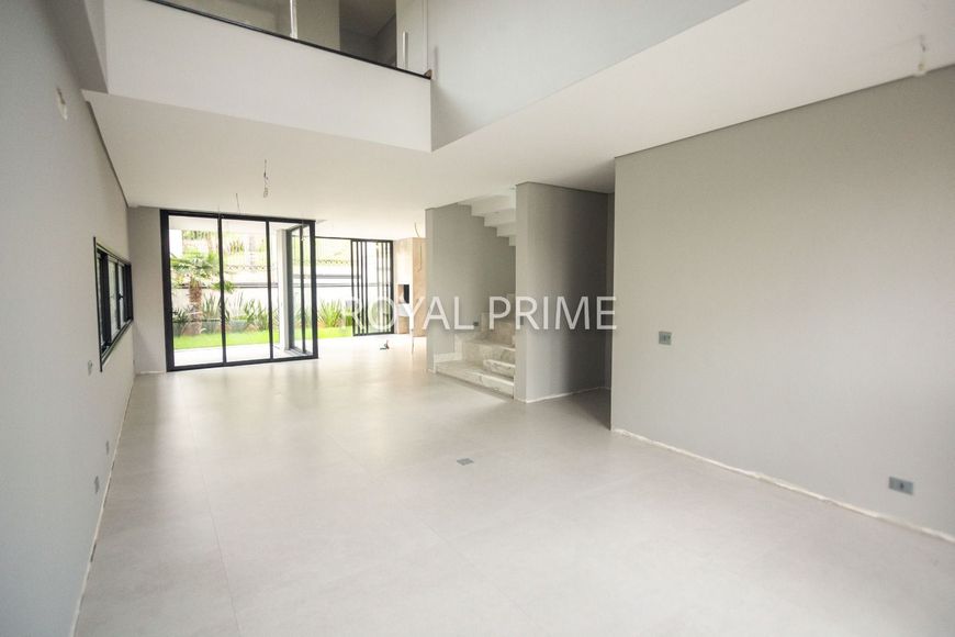 Casa de Alto Padrão em Condomínio Clube com Quintal e 3 suítes à venda, 307 m² - Santa Felicidade -