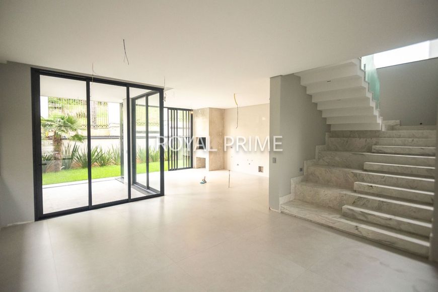 Casa de Alto Padrão em Condomínio Clube com Quintal e 3 suítes à venda, 307 m² - Santa Felicidade -