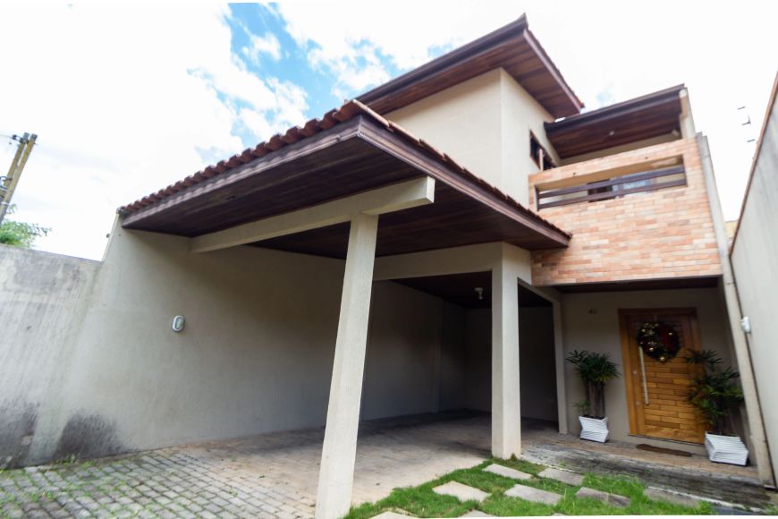 Sobrado para venda com 160 metros quadrados com 3 quartos em Abranches - Curitiba - PR