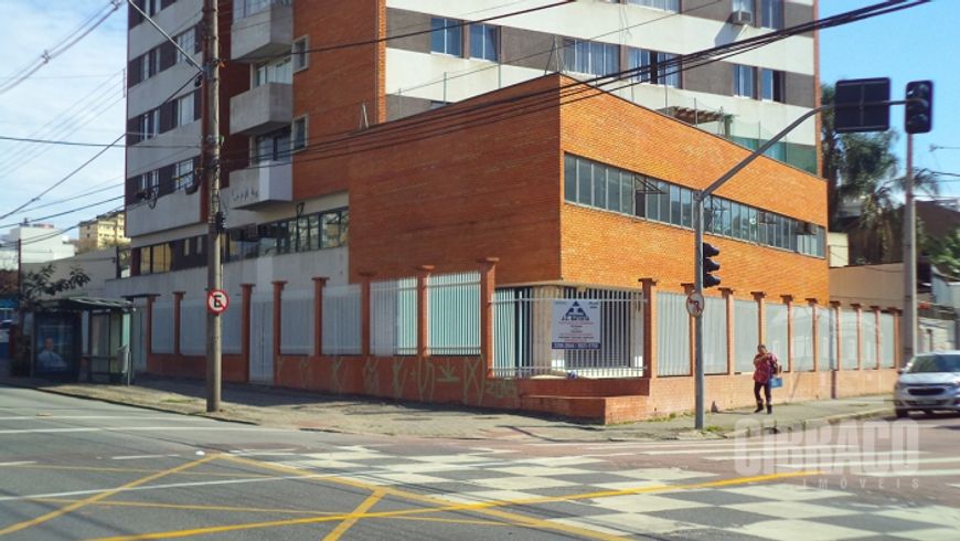 Loja no Alto da Rua XV de 946,00 m²