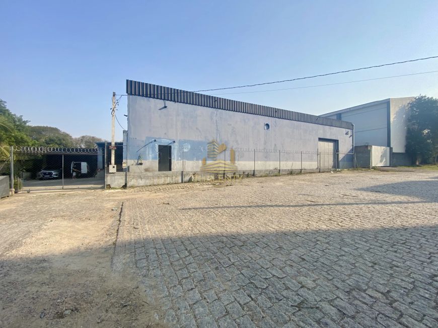 Barracão/Galpão localizado no Bacacheri à uma quadra da Linha Verde e da Rua Fagundes Varella!
