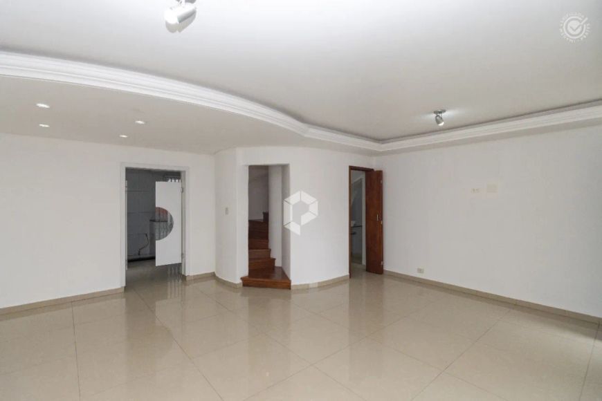 Sobrado triplex no Água Verde