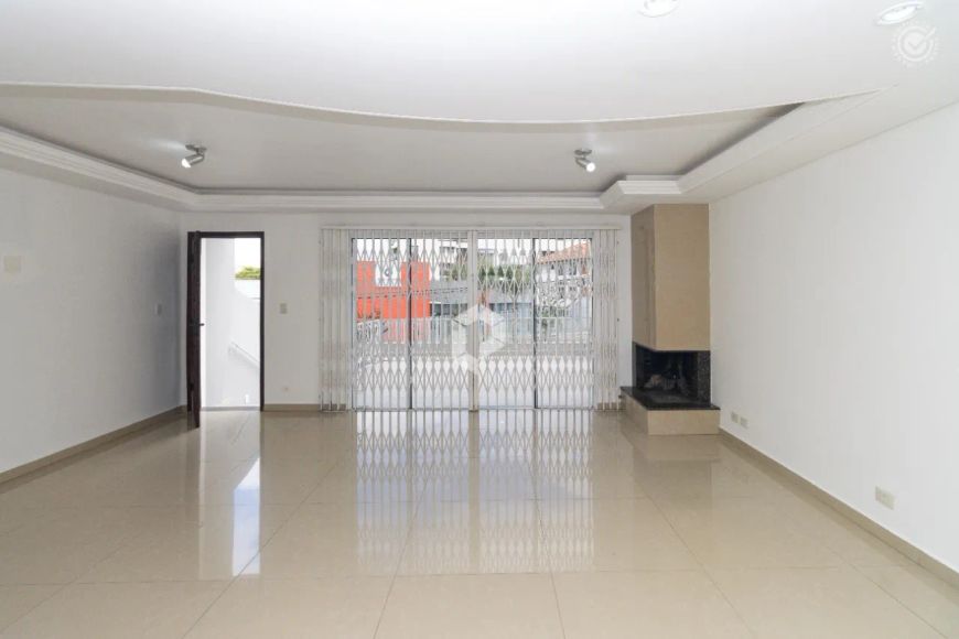 Sobrado triplex no Água Verde