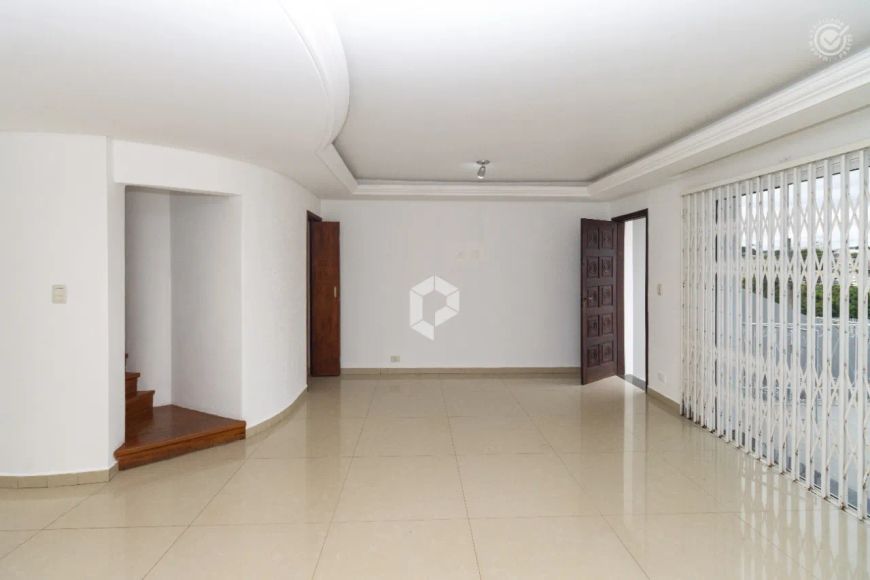 Sobrado triplex no Água Verde