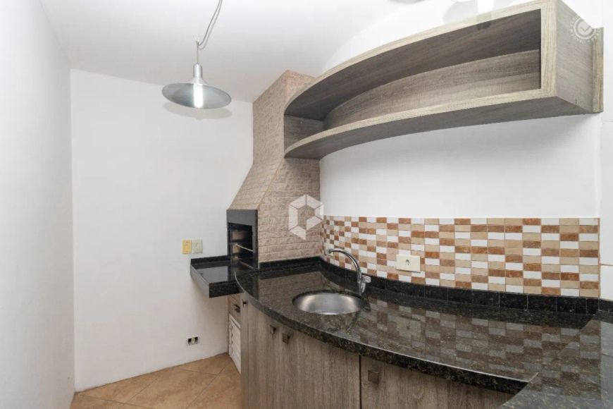 Sobrado triplex no Água Verde