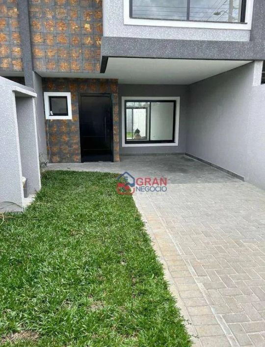 Sobrado com 3 suítes à venda em Curitiba