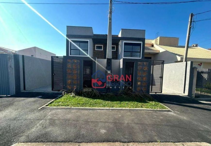 Sobrado com 3 suítes à venda em Curitiba