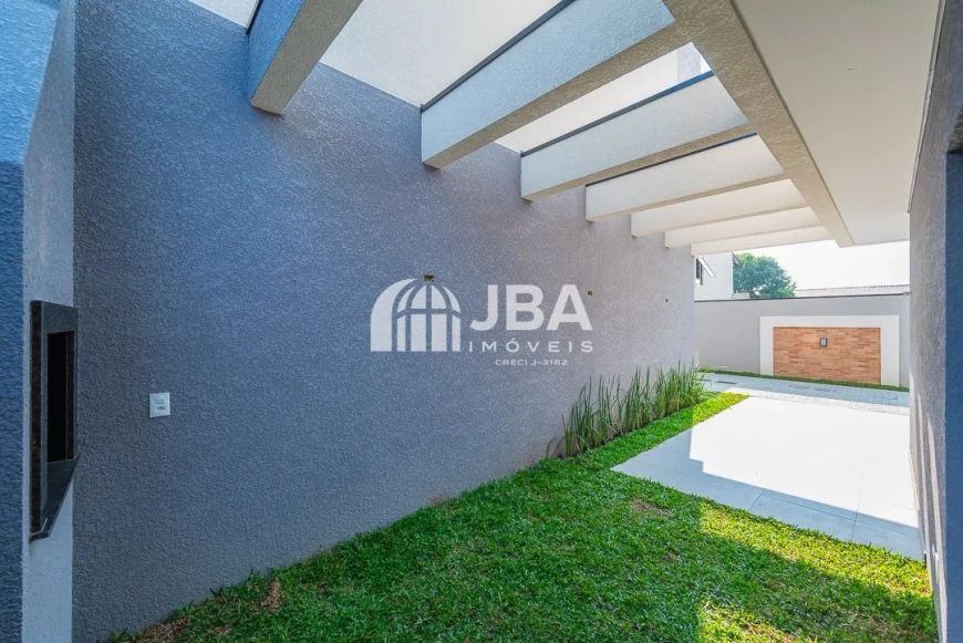 SOBRADO AMPLO COM ÓTIMO PADRÃO DE ACABAMENTO