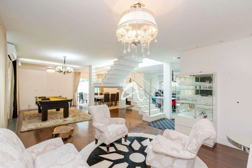 Sobrado alto padrão em condomínio à venda, 4 quartos, semimobiliado e com 471m² no Bairro Umbará, Cu