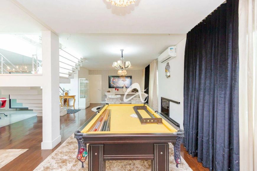 Sobrado alto padrão em condomínio à venda, 4 quartos, semimobiliado e com 471m² no Bairro Umbará, Cu