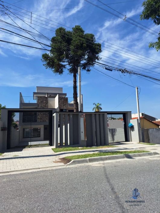 SOBRADO LOCALIZADO NO BAIRRO XAXIM