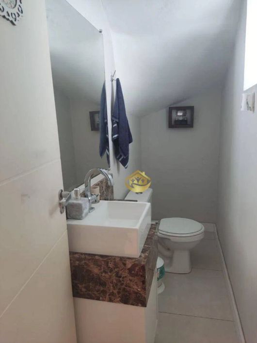 Sobrado com 4 dormitórios à venda por R$ 795.000,00 - Santa Cândida - Curitiba/PR