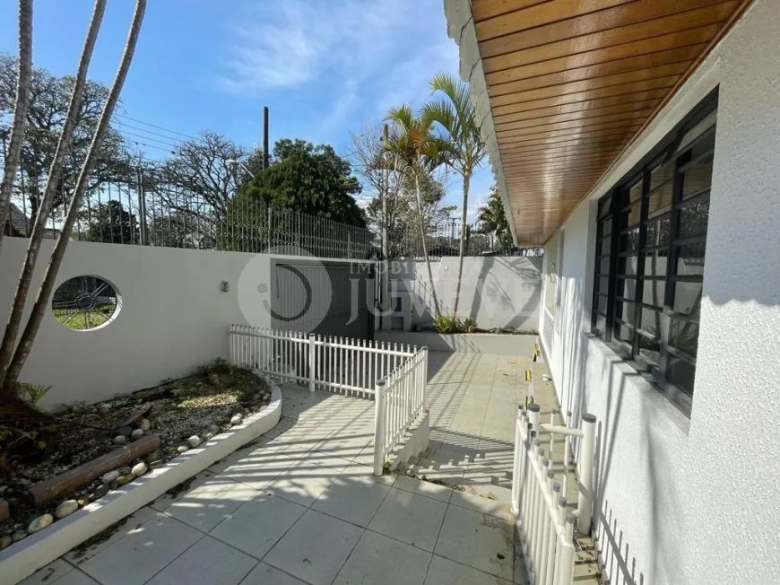 IMOBILIARIA JUVEVE VENDE CASA DE ESQUINA GUABIROTUBA COLEGIO MEDIANEIRA PUC/PR FRANCISCO BRAGA, 98