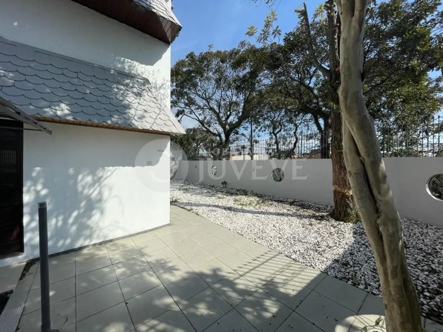 IMOBILIARIA JUVEVE VENDE CASA DE ESQUINA GUABIROTUBA COLEGIO MEDIANEIRA PUC/PR FRANCISCO BRAGA, 98