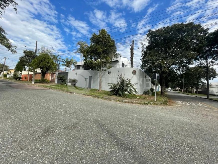 IMOBILIARIA JUVEVE VENDE CASA DE ESQUINA GUABIROTUBA COLEGIO MEDIANEIRA PUC/PR FRANCISCO BRAGA, 98