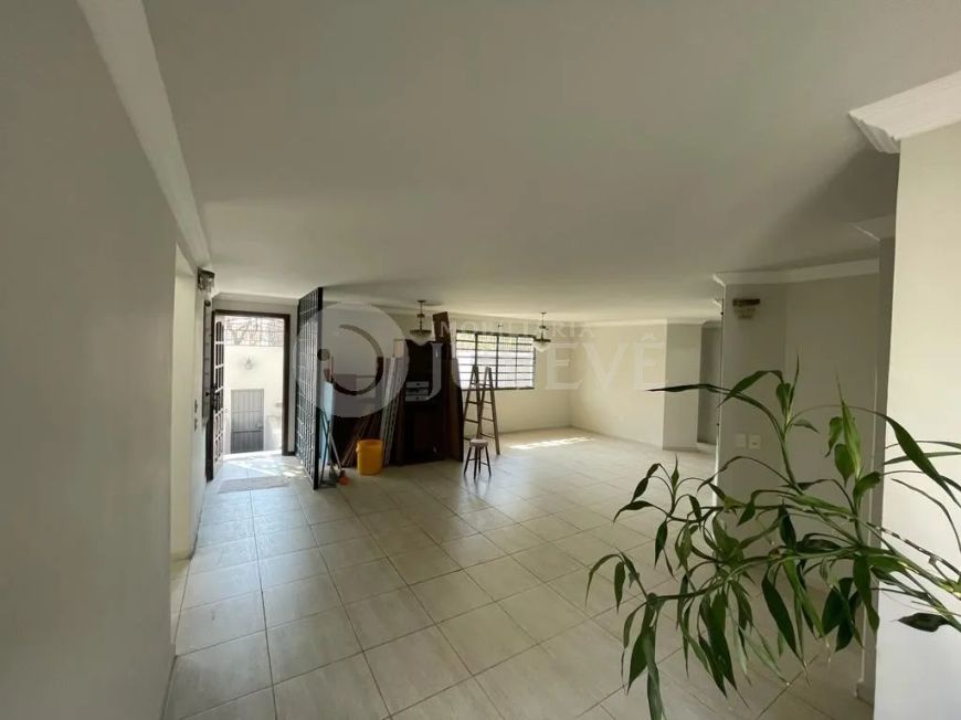 IMOBILIARIA JUVEVE VENDE CASA DE ESQUINA GUABIROTUBA COLEGIO MEDIANEIRA PUC/PR FRANCISCO BRAGA, 98