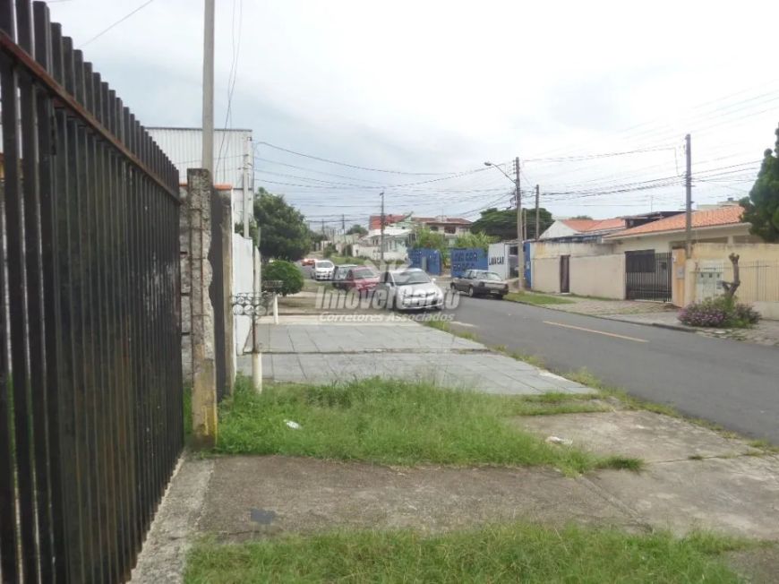 Terreno no Santa Quitéria, divisa com Seminário, há uma quadra da João Alencar.