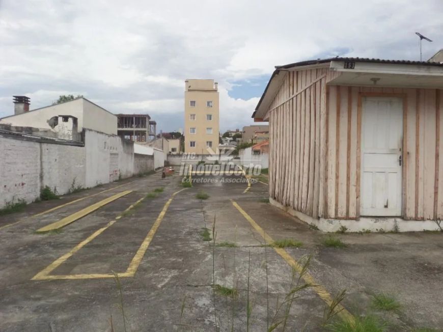 Terreno no Santa Quitéria, divisa com Seminário, há uma quadra da João Alencar.
