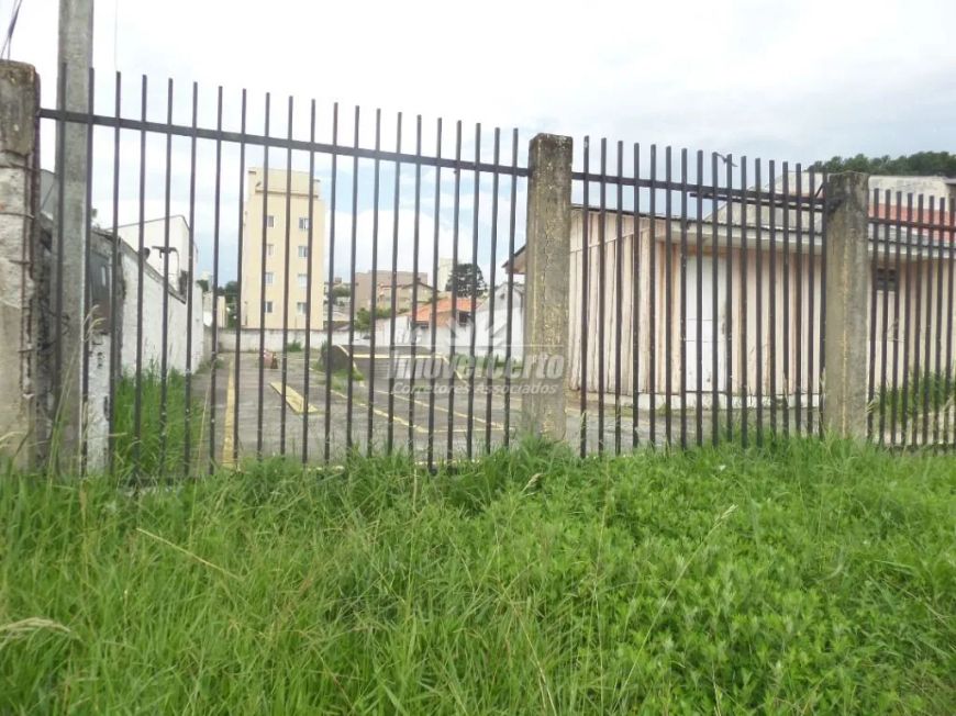 Terreno no Santa Quitéria, divisa com Seminário, há uma quadra da João Alencar.