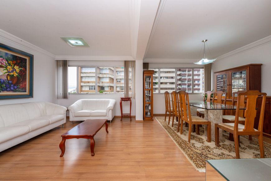 Apartamento para venda possui 134 metros quadrados com 3 quartos em Água Verde - Curitiba - PR
