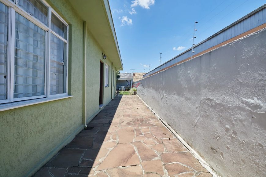 CASA com 3 dormitórios à venda com 248m² por R$ 952.400,00 no bairro Parolin - CURITIBA / PR