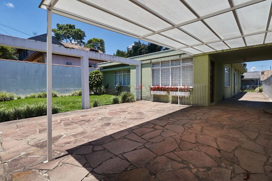 CASA com 3 dormitórios à venda com 248m² por R$ 952.400,00 no bairro Parolin - CURITIBA / PR