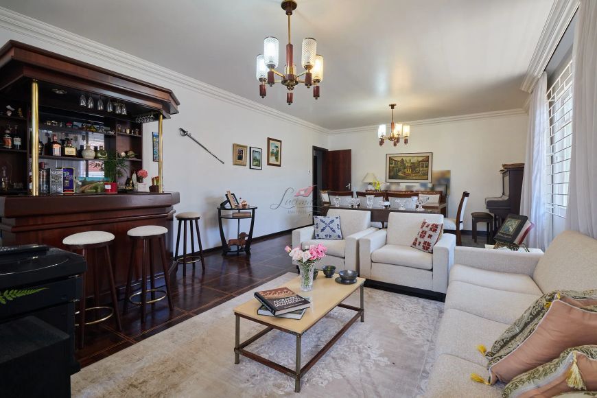 CASA com 3 dormitórios à venda com 248m² por R$ 952.400,00 no bairro Parolin - CURITIBA / PR