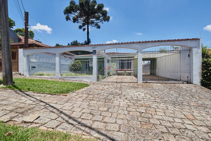 CASA com 3 dormitórios à venda com 248m² por R$ 952.400,00 no bairro Parolin - CURITIBA / PR
