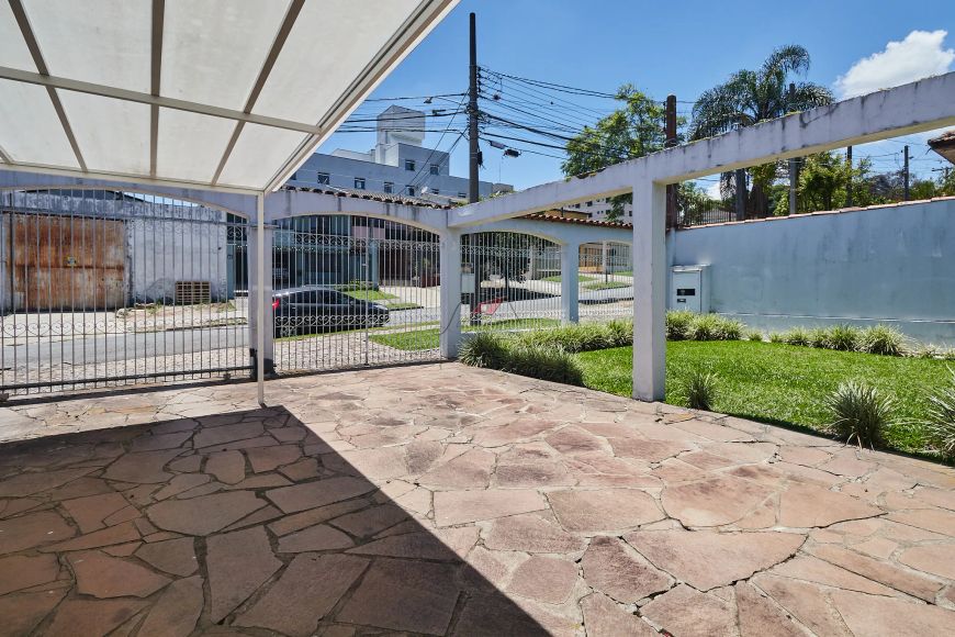 CASA com 3 dormitórios à venda com 248m² por R$ 952.400,00 no bairro Parolin - CURITIBA / PR