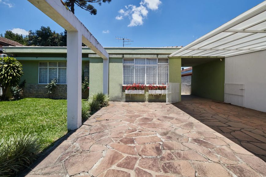 CASA com 3 dormitórios à venda com 248m² por R$ 952.400,00 no bairro Parolin - CURITIBA / PR
