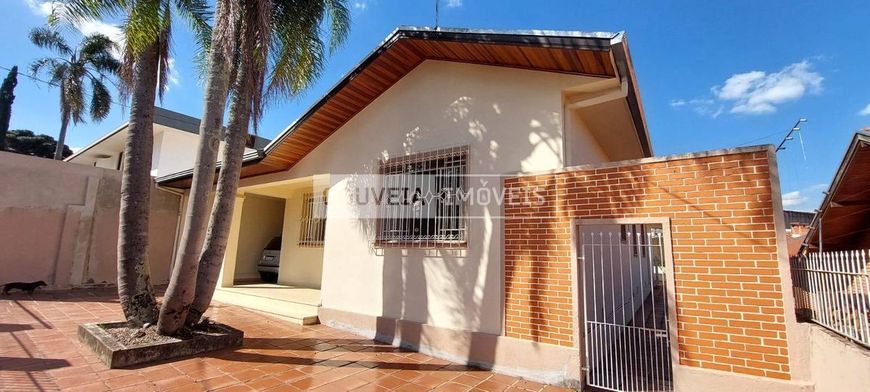 Casa 4 Dormitórios, 1 Suíte, 202 m², à venda por R$ 790.000 - Guabirotuba, Curitiba (PR)