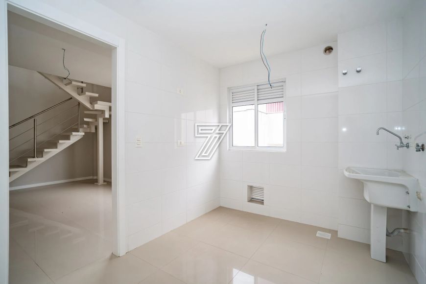 Duplex para venda com 109 metros quadrados com 2 quartos em Rebouças - Curitiba - PR