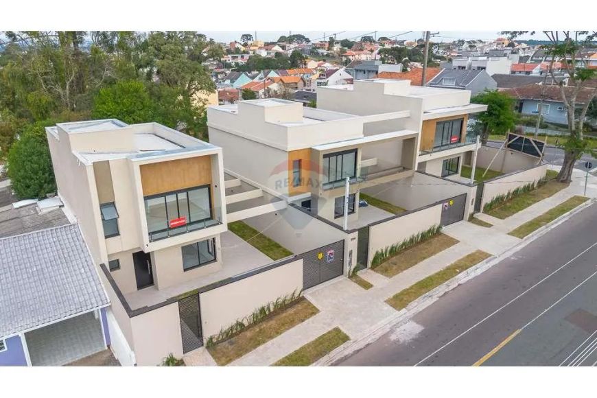 Casa Nova com 3 Suítes no Uberaba!