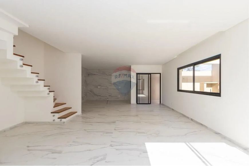 Casa Nova com 3 Suítes no Uberaba!