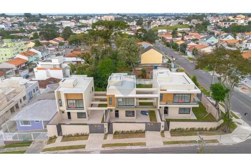 Casa Nova com 3 Suítes no Uberaba!