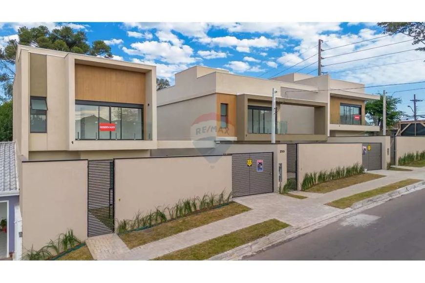 Casa Nova com 3 Suítes no Uberaba!