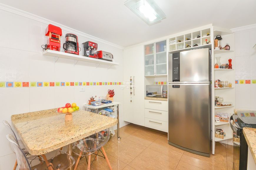 Sobrado Residencial para Venda no Bacacheri em Curitiba, 183 m²