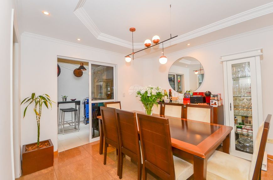 Sobrado Residencial para Venda no Bacacheri em Curitiba, 183 m²