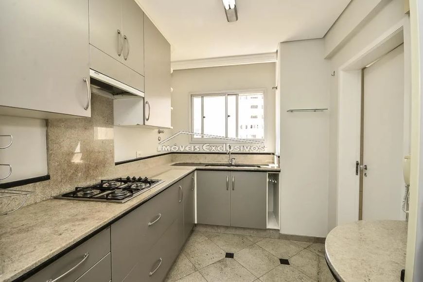 Vista espetacular e conforto com 3 dormitórios para alugar no Batel